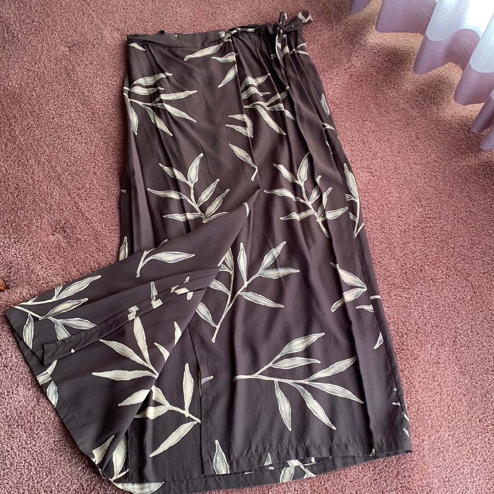 EUC OLSEN COLLECTION ladies 12 wrap maxi skirt